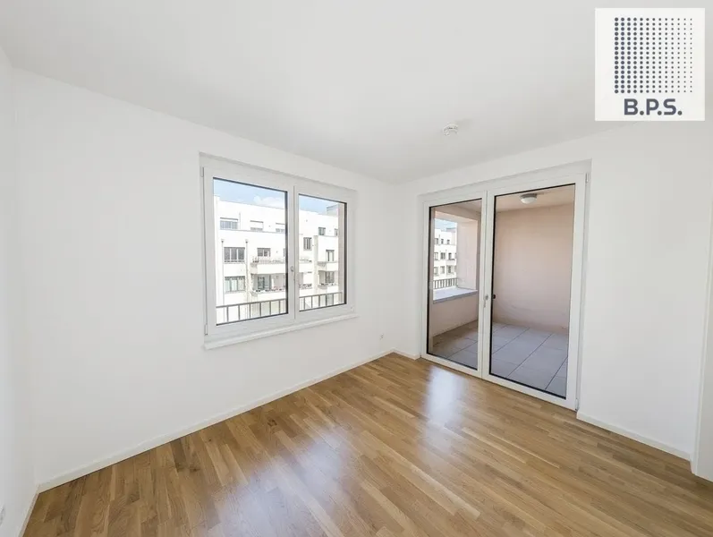 Exklusive 3 Zimmer Wohnung - 3 Bedroom Apartment with Kitchen , 2 Baths and Balcony — photo 1